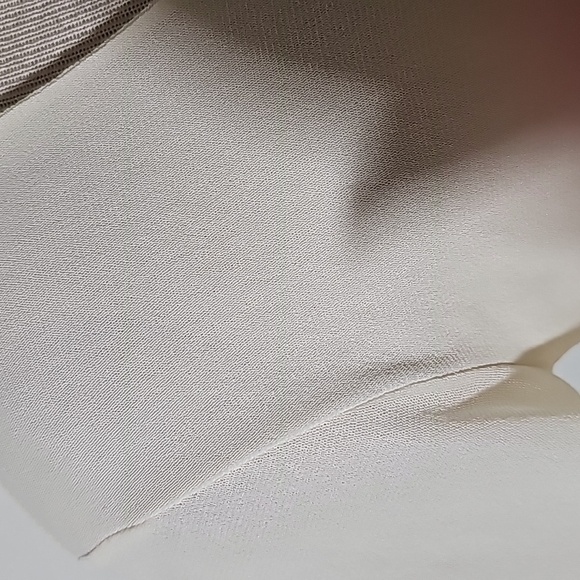 D. EXTERIOR women's fitter stretch top made in Italy. Cream color size large. - Picture 3 of 10